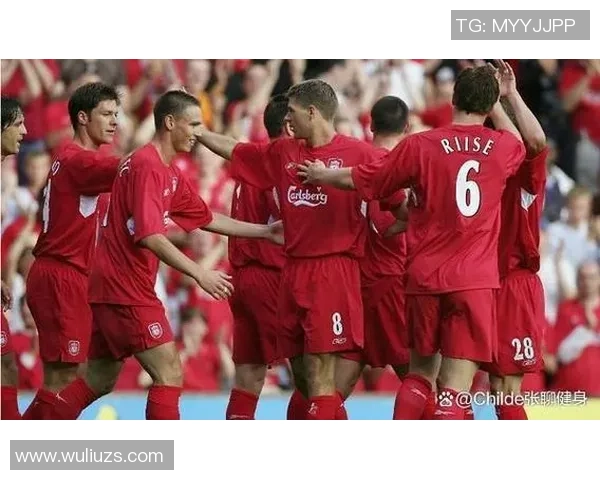 红衣足球明星的身份揭秘及其精彩瞬间图片欣赏